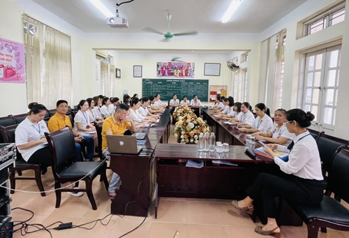 Trường Tiểu học Thượng Thanh tham dự Lớp Bồi dưỡng chính trị hè quận Long Biên năm 2023