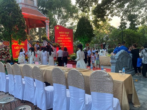Chi đoàn Tiểu học Thượng Thanh tham gia hoạt động làm lễ cầu siêu và thắp nến tri ân Anh hùng liệt sĩ phường Thượng Thanh