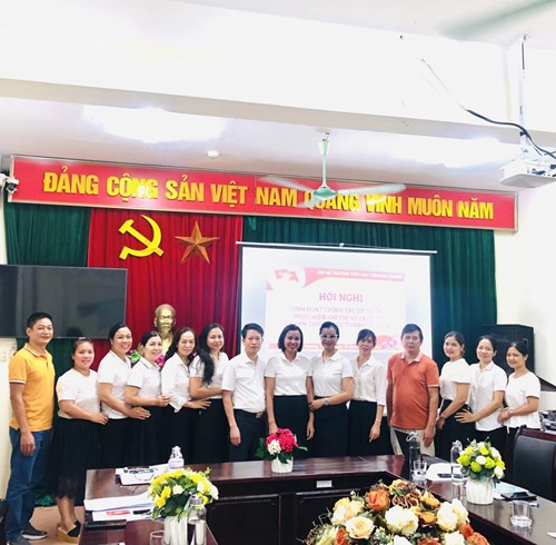 Chi bộ Trường Tiểu học Thượng Thanh tổ chức sinh hoạt chính trị, tư tưởng thực hiện Chỉ thị số 24-CT/TU ngày 07/8/2023 của Ban thường vụ thành ủy Hà Nội