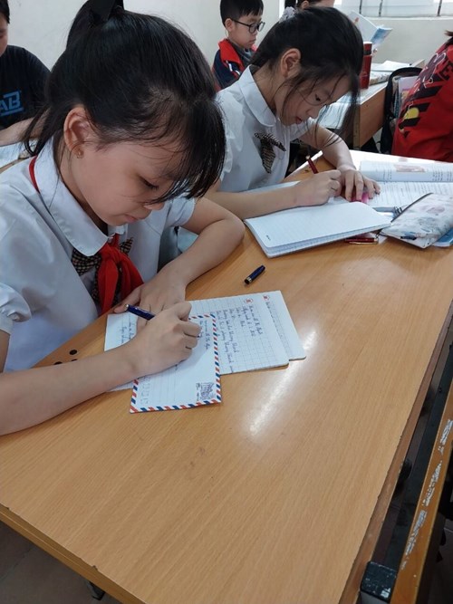 Học sinh trường tiểu học thượng thanh tích cực tham gia cuộc thi viết thư quốc tế upu, lần thứ 52        