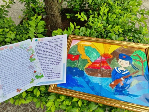 Học sinh Liên đội TH Thượng Thanh viết thư, vẽ tranh tặng Cán bộ, chiến sĩ và thiếu nhi huyện đảo Trường Sa