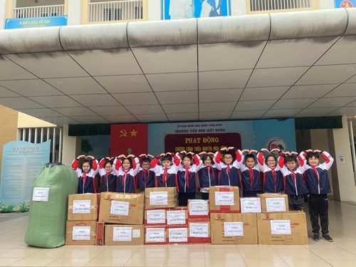 Thầy trò Trường Tiểu học Việt Hưng hưởng ứng chương trình “Tình nguyện mùa đông’