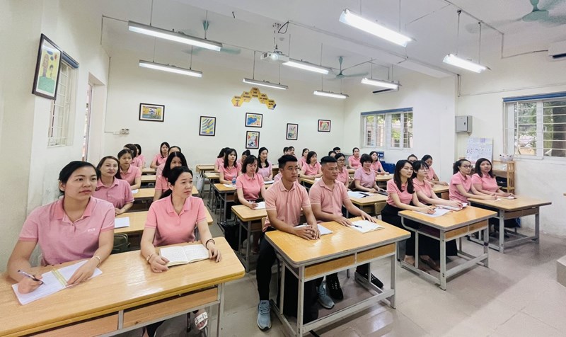 Trường Tiểu học Việt Hưng tham gia lớp tập huấn bồi dưỡng chính trị hè 2023