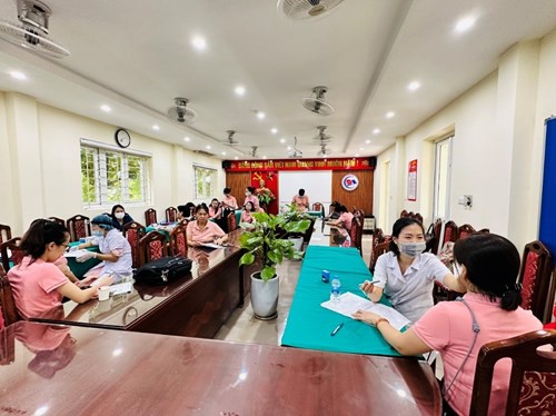 Trường Tiểu học Việt Hưng - Khám sức khoẻ định kỳ cho cán bộ, giáo viên, nhân viên năm học 2023 - 2024