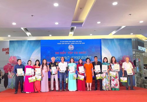 Chương trình ra mắt thơ và ca khúc Chào mừng 20 năm thành lập quận Long Biên