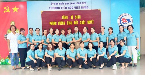 Trường TH Việt Hưng duy trì và thực hiện tốt công tác tổng vệ sinh phòng, chống dịch bệnh sốt xuất huyết