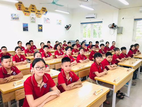 Trường Tiểu học Việt Hưng chào mừng 20 năm thành lập quận Long Biên