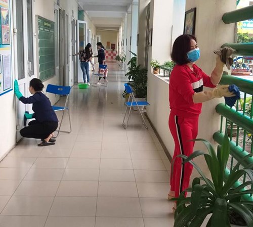 Trường mầm non Ánh Sao tổ chức tổng vệ sinh lần 05 phòng chống dịch Covid-19 