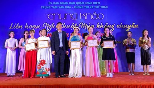 Mầm non Ánh Sao tham dự Liên hoan nghệ thuật múa không chuyên quận Long Biên thành phố Hà Nội năm 2020.