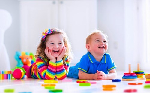 Bố mẹ có thể áp dụng phương pháp Montessori tại nhà như thế nào