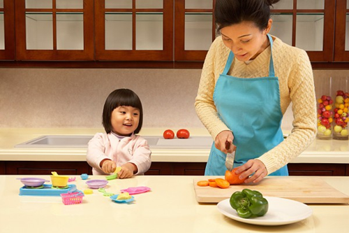 Các nguyên tắc cho trẻ dùng dao an toàn và hiệu quả khi làm bếp