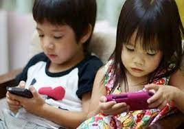     Nghiện điện thoại ở trẻ: Hậu quả và cách ứng phó