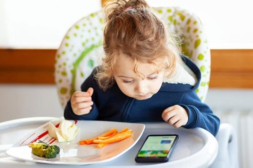  Những thói quen ăn uống ảnh hưởng đến sự phát triển trí não của trẻ