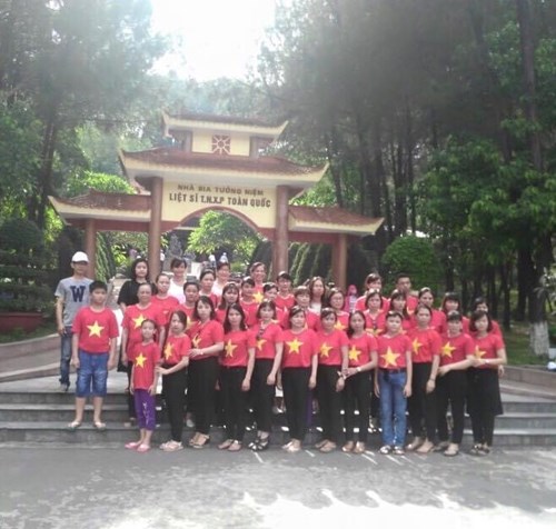 Cán bộ - giáo viên- nhân viên trường mn bắc biên dâng vòng hoa tưởng niệm đại tướng võ nguyên giáp tại quê hương quảng trị