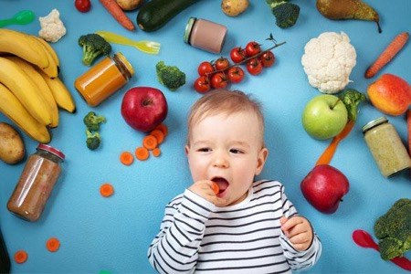 Chế độ dinh dưỡng cho bé trong mùa hè