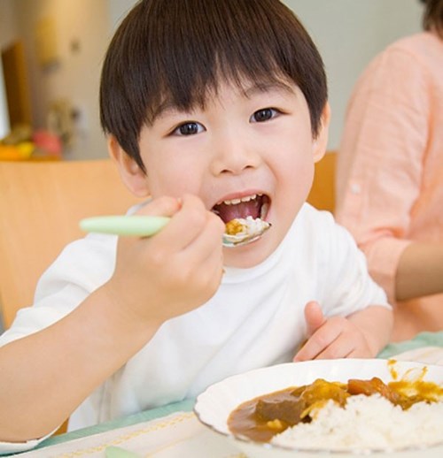 Trẻ suy dinh dưỡng ăn gì để tăng cân nhanh chóng?