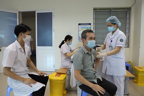 Triển khai chiến dịch tiêm chủng mũi 2 vắc xin phòng COVID-19 Sinopharm cho người dân trên địa bàn quận