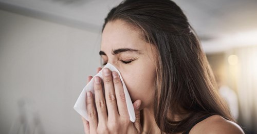 Mùa lạnh: Đừng nhầm lẫn triệu chứng COVID-19 với cảm lạnh