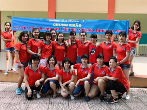 Công đoàn Trường MN  Bắc Cầu phối hợp với Nhà trường tổ chức cho Công đoàn viên tham gia Chung khảo  Giải chạy báo Hà Nội mới lần thứ 45 năm 2018 .