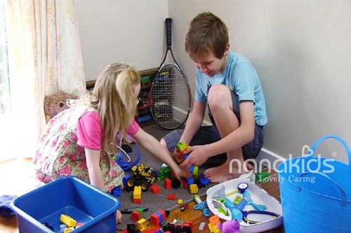 KNS cho bé: Dạy trẻ tự dọn đồ chơi khi chơi xong