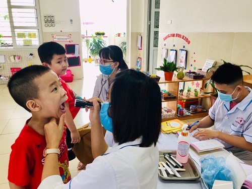 Trường Mầm non Bồ Đề tổ chức khám sức khỏe định kỳ lần thứ nhất cho trẻ -  Năm học 2020 - 2021