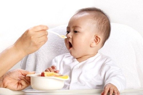 Trẻ mấy tháng ăn được Hải sản – Khi nào bé có thể ăn tôm cua?
