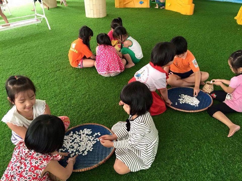 Vui chơi là hoạt động chủ đạo của các bé tại trường mầm non bồ đề.

