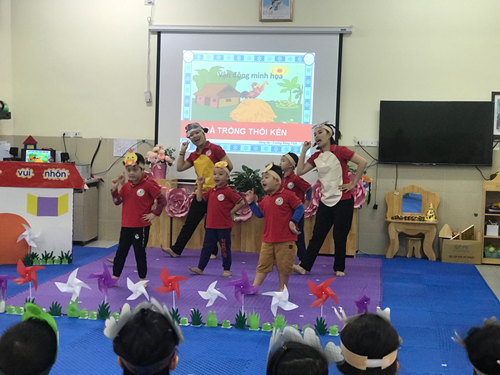 Giáo dục thẩm mỹ cho trẻ tại trường mầm non Chim Én bằng nghệ thuật âm nhạc đảm bảo mục tiêu  lấy trẻ làm trung tâm 