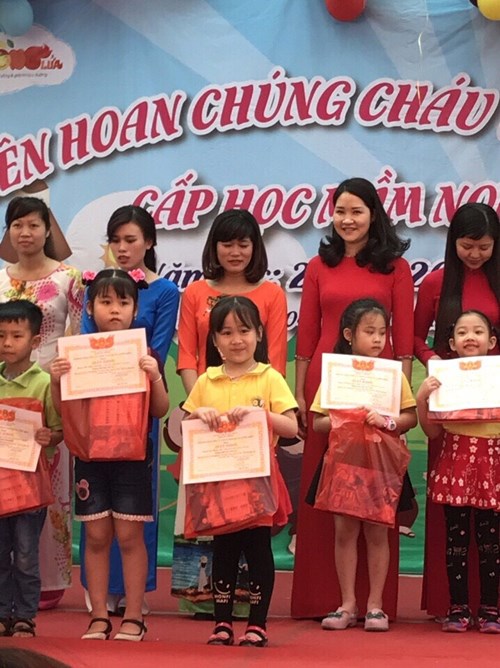 Các bé trường mầm non Chim Én  đã có thành xuất sắc trong hội thi  Liên hoan chúng cháu vui khỏe  do Phòng GD&ĐT Quận Long Biên tổ chức.