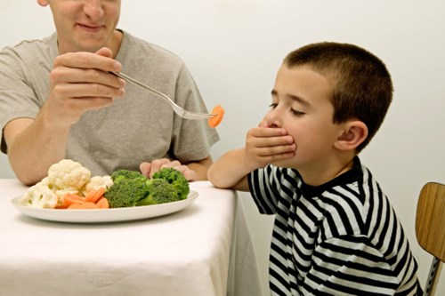Vì sao trẻ lười ăn rau ?
