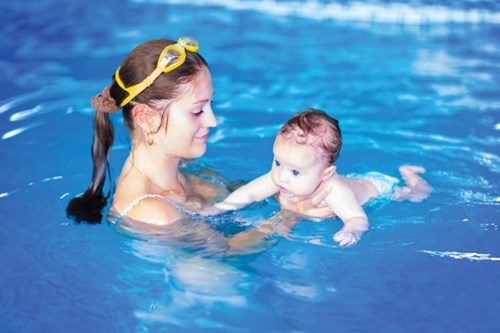Nên cho trẻ học bơi lúc mấy tuổi là đạt được kết quả tốt nhất?
