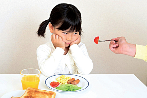 Làm sao để trẻ hết biếng ăn, chuyên gia mách mẹ cách khắc phục