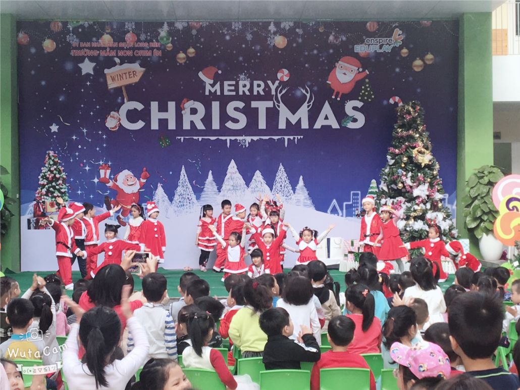 Trường Mầm Non Chim En tổ chức chương trình Noel cho các bé năm 2018.