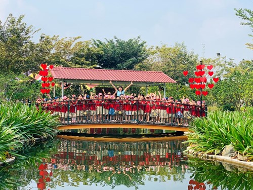 “Hành trình vui vẻ” cùng các bé trường Mầm non Chim Én tại khu khu sinh thái Phù Đổng.