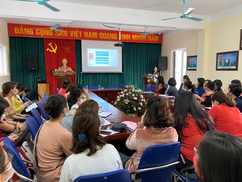 Trường mầm non Chim Én tổ chức tổng vệ sinh lần 5 và tổ chức tập huấn tiếp tục triển khai các biện pháp phòng chống dịch Covid-19 theo Hướng dẫn liên ngành số 787