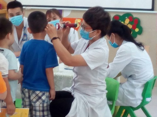 Trường mầm non Chim Én tổ chức khám sức khỏe lần 2 cho trẻ năm học 2019-2020