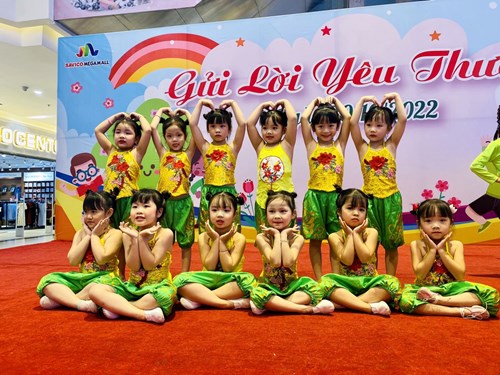 Trường Mầm non Cự Khối tham gia biểu diễn văn nghệ chào mừng ngày thành lập Hội Liên hiệp Phụ nữ Việt Nam