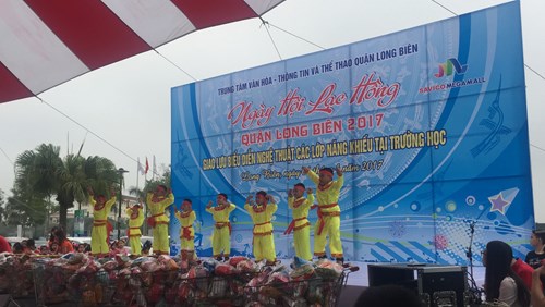Các bé trường Mầm non Cự Khối tham dự  Ngày Hội Lạc Hồng   do Trung Tâm Văn hóa TT quận Long Biên tổ chức