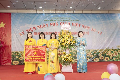 Lễ kỉ niệm 38 năm ngày nhà giáo Việt Nam 20/11 và đón nhận Cờ thi đua xuất xắc của UBND Thành phố Hà Nội - Hội thi  Mẹ duyên dáng - Con khỏe ngoan  lần thứ VIII