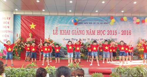 Các bé Lớp Mẫu giáo Lớn A1 múa  Việt Nam ơi 