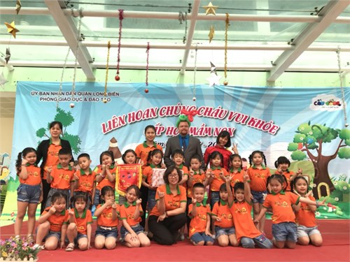Các bé trường MN Đô Thị Sài Đồng tham gia “Liên hoan chúng cháu vui khỏe cấp Quận” năm học 2017-2018 với tinh thần hào hứng, sôi nổi, quyết tâm giành chiến thắng.