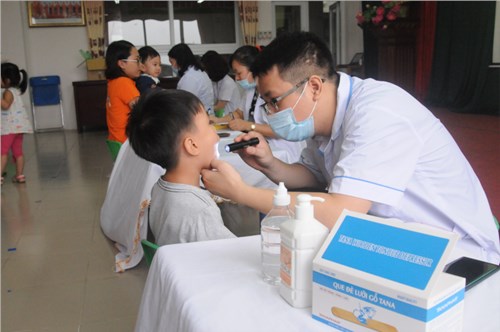 Trường mầm non Đô thị Sài Đồng tổ chức khám sức khỏe lần 1 cho học sinh toàn trường