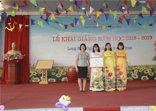Trường mầm non Đô thị Sài Đồng tổ chức lễ khai giảng năm học 2018-2019 và đón nhận bằng khen của Bộ giáo dục và đào tạo