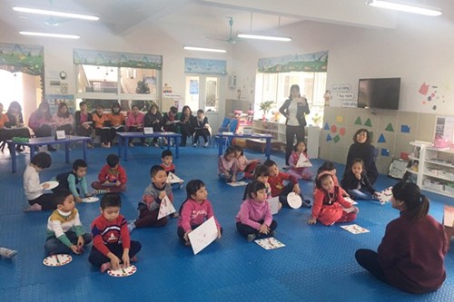 Trường mầm non Đô thị Sài Đồng tổ chức tiết kiến tập chuyên đề cho giáo viên toàn trường
