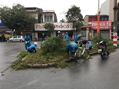 Đoàn thanh niên phường Sài Đồng tổ chức ra quân thực hiện vệ sinh môi trường, đảm bảo cảnh quan đô thị