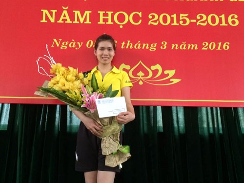 Cô Hoàng Thu Trang đã xuất sắc dành giải Nhất môn Cầu lông hôi thi TDTT Quận Long Biên 
