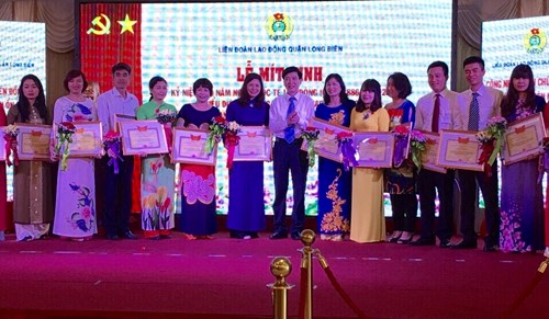 Trường MN Đô thị Sài Đồng được UBND Quận Long Biên khen thưởng đã có thành tích tiêu biểu trong phong trào toàn dân đoàn kết xây dựng đời sống văn hóa