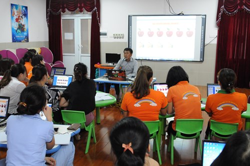 Trường mầm non Đô thị Sài Đồng tổ chức tập huấn sử dụng phần mềm ActivInspire cho giáo viên