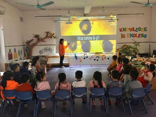Các bé Trường Mầm non CLC Đô thị Sài Đồng phòng chống Dịch cúm VIUS CORONA.