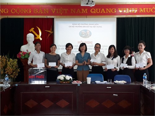 Chi bộ trường mn Đô Thị Việt Hưng tổ chức kiểm điểm, đánh giá chất lượng đối với tổ chức đảng và đảng viên cuối năm 2018